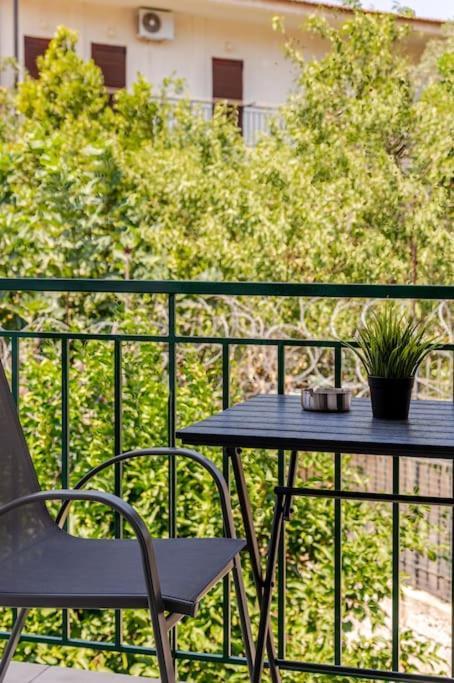 Seaside Escape Apartments - Poseidon Palaiá Fókaia المظهر الخارجي الصورة