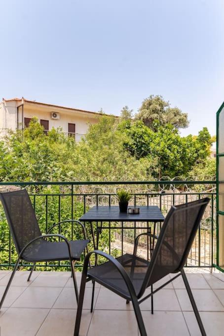 Seaside Escape Apartments - Poseidon Palaiá Fókaia المظهر الخارجي الصورة